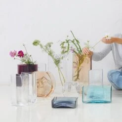 Leonardo Vase Centro III -Komar Boutique 1000138986 181105 08073137 MOOD GALLERYIMAGES P000000001000138986 mood