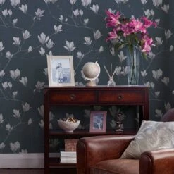 Laura Ashley Papier Peint Intissé Magnolia Grove -Komar Boutique 1000349456 220617 020 MOOD DETAILS P000000001000349456 mood