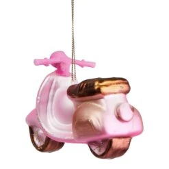 Décoration De Noël HANG ON Scooter 8 Décoration De Noël HANG ON Scooter -Komar Boutique 1000406189 230926 040 DETAILS P000000001000406189
