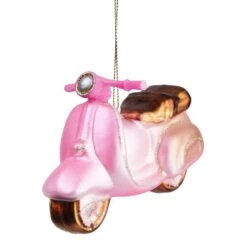 Décoration De Noël HANG ON Scooter 9 Décoration De Noël HANG ON Scooter -Komar Boutique 1000406189 230926 050 DETAILS P000000001000406189